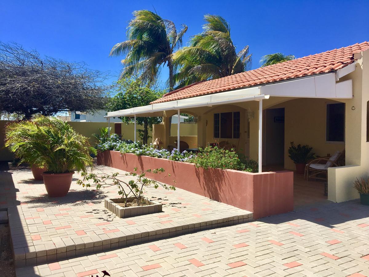 Bubali Gardens Apartment Palm Beach Exterior photo