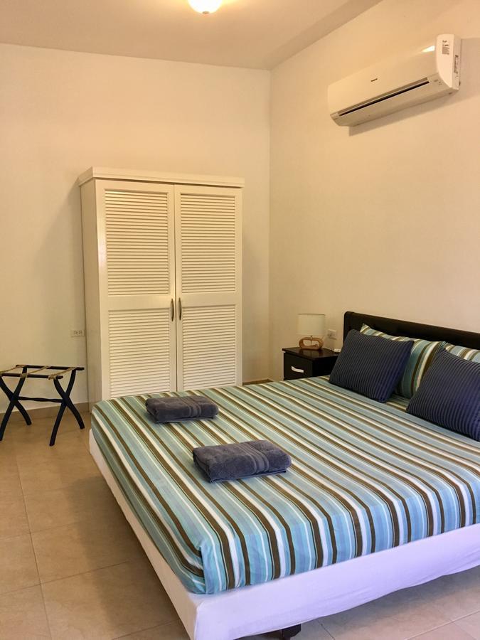 Bubali Gardens Apartment Palm Beach Exterior photo